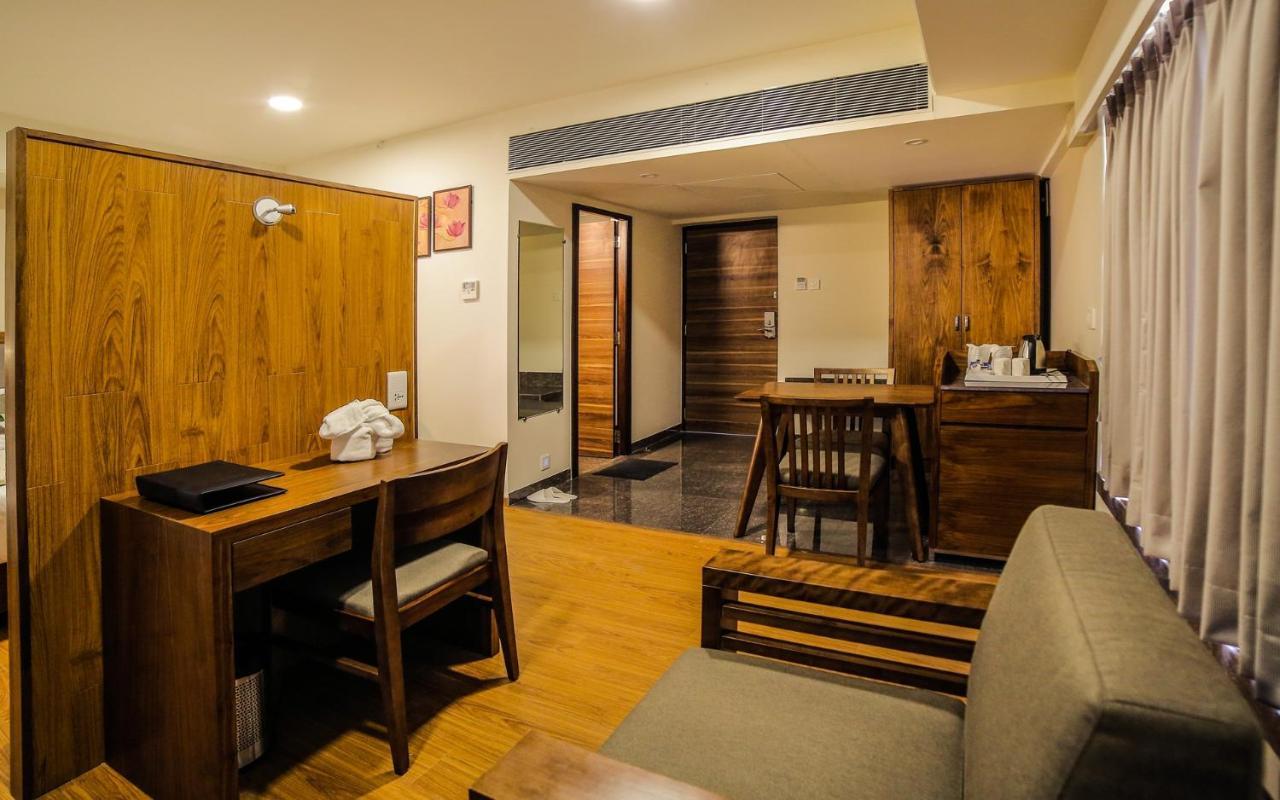 The Basil Park Hotel Bhavnagar Eksteriør billede