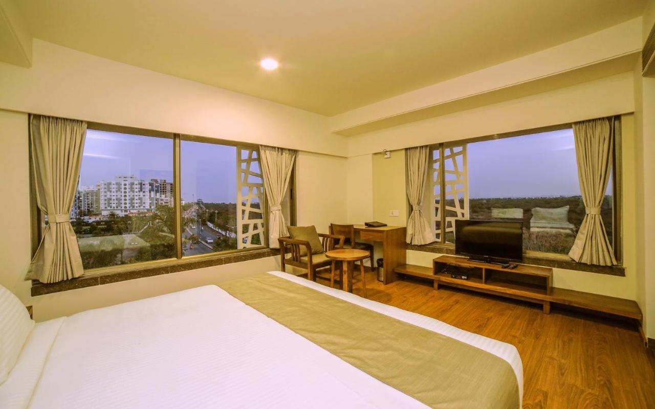 The Basil Park Hotel Bhavnagar Eksteriør billede