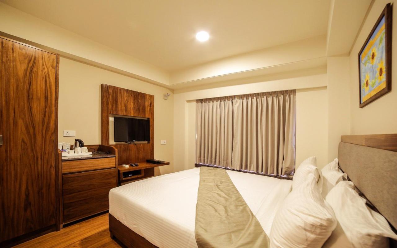 The Basil Park Hotel Bhavnagar Eksteriør billede