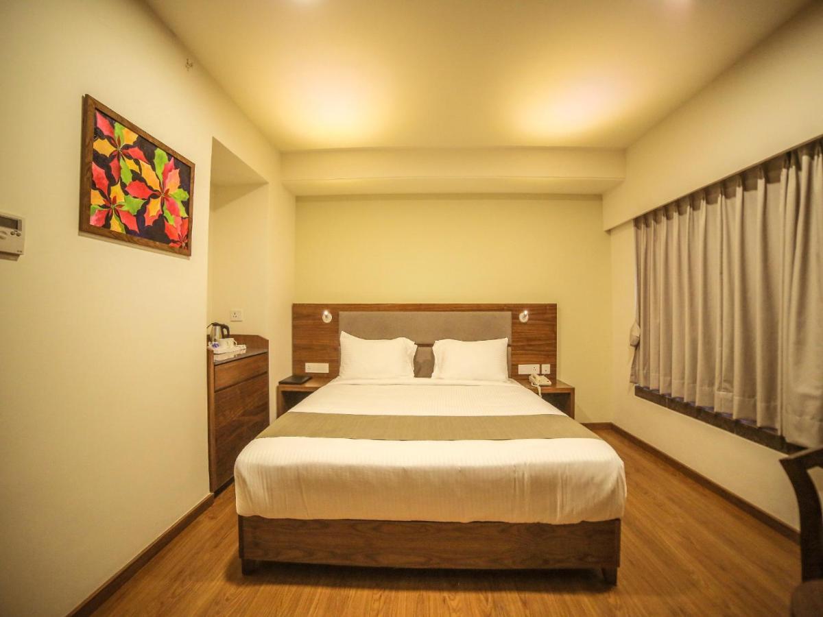 The Basil Park Hotel Bhavnagar Eksteriør billede