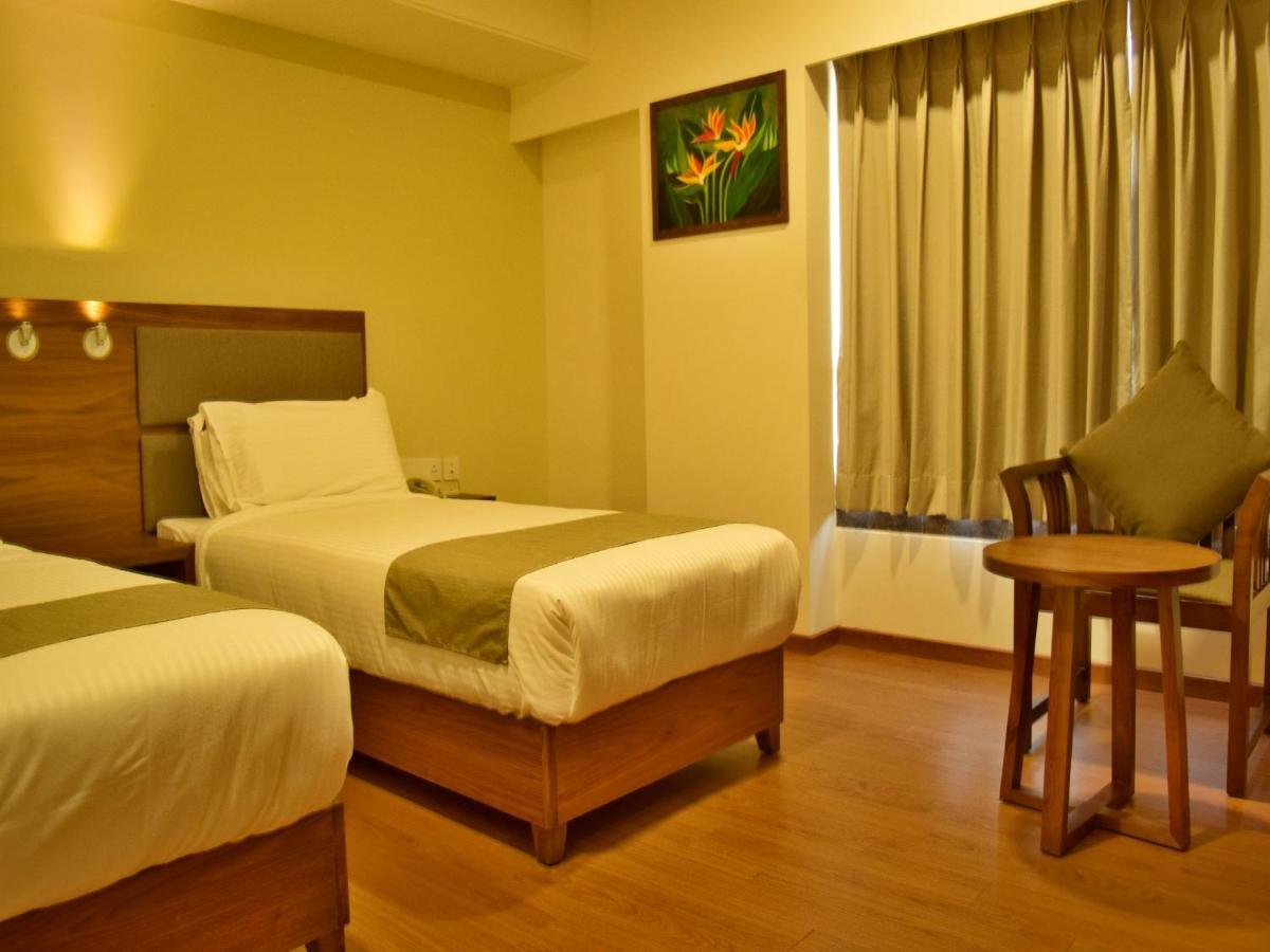 The Basil Park Hotel Bhavnagar Eksteriør billede