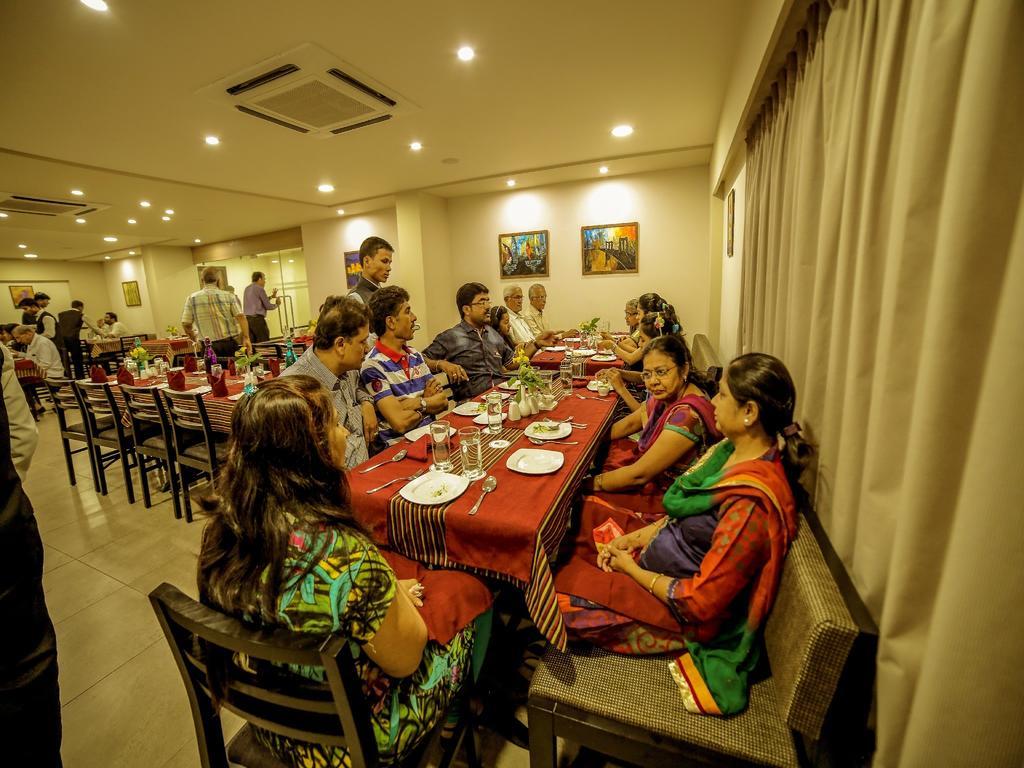 The Basil Park Hotel Bhavnagar Eksteriør billede