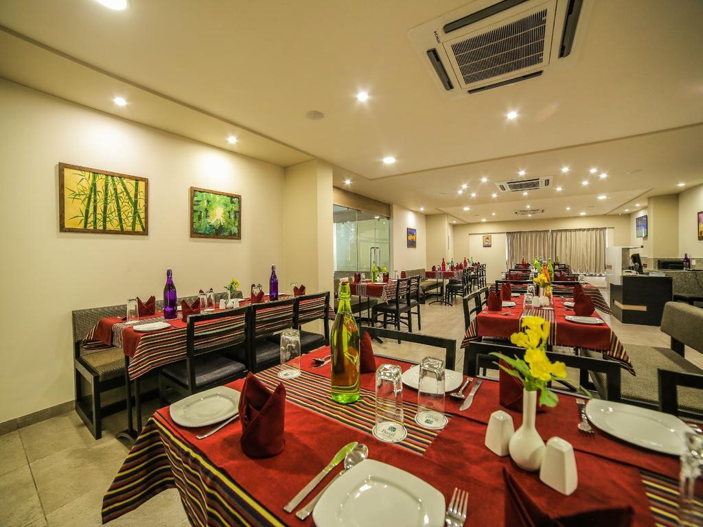 The Basil Park Hotel Bhavnagar Eksteriør billede