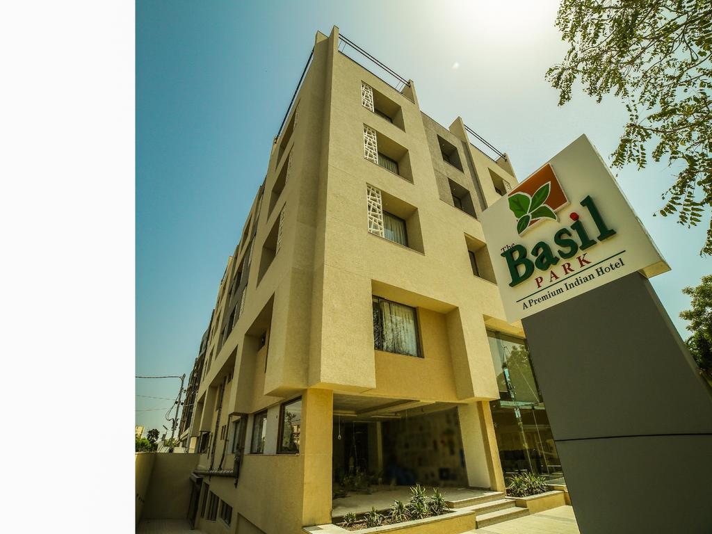 The Basil Park Hotel Bhavnagar Eksteriør billede