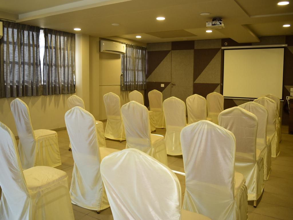 The Basil Park Hotel Bhavnagar Eksteriør billede