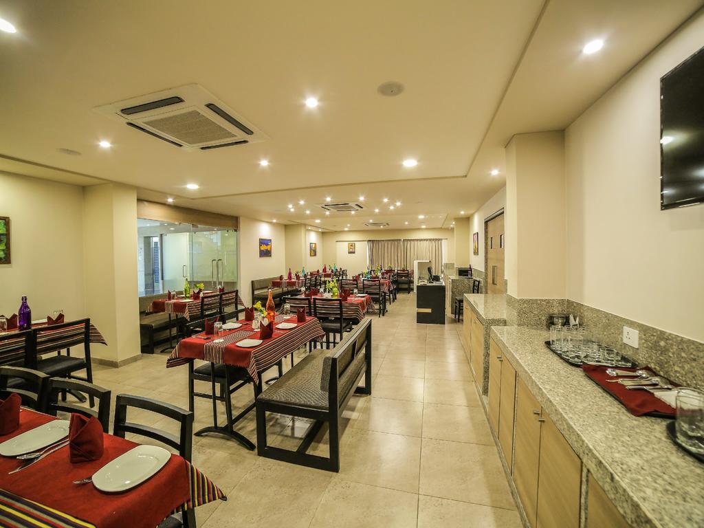 The Basil Park Hotel Bhavnagar Eksteriør billede