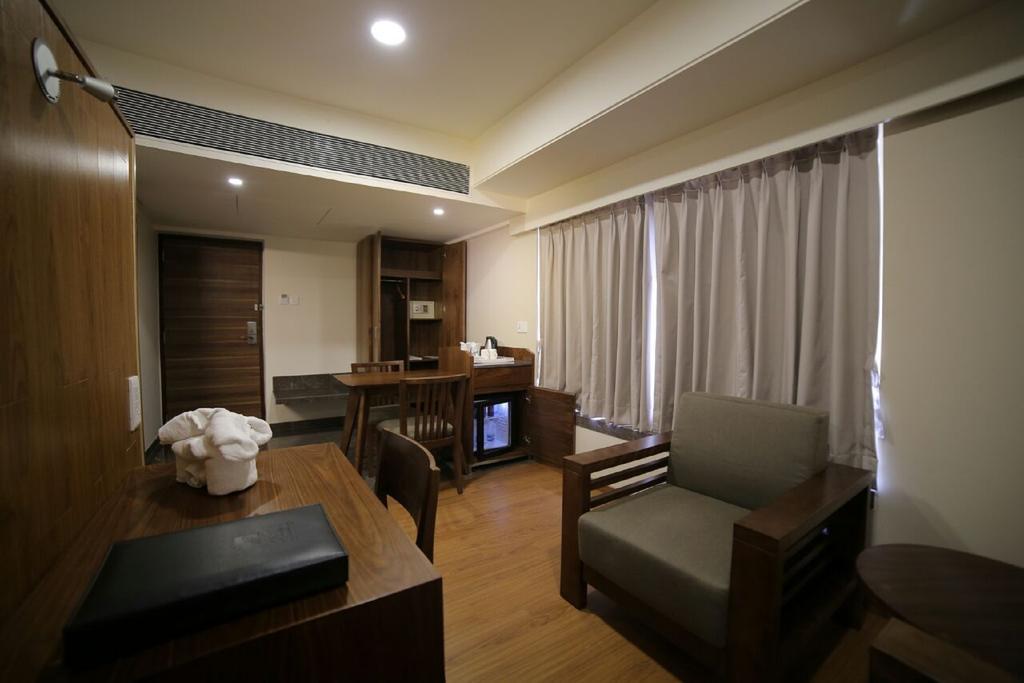 The Basil Park Hotel Bhavnagar Værelse billede