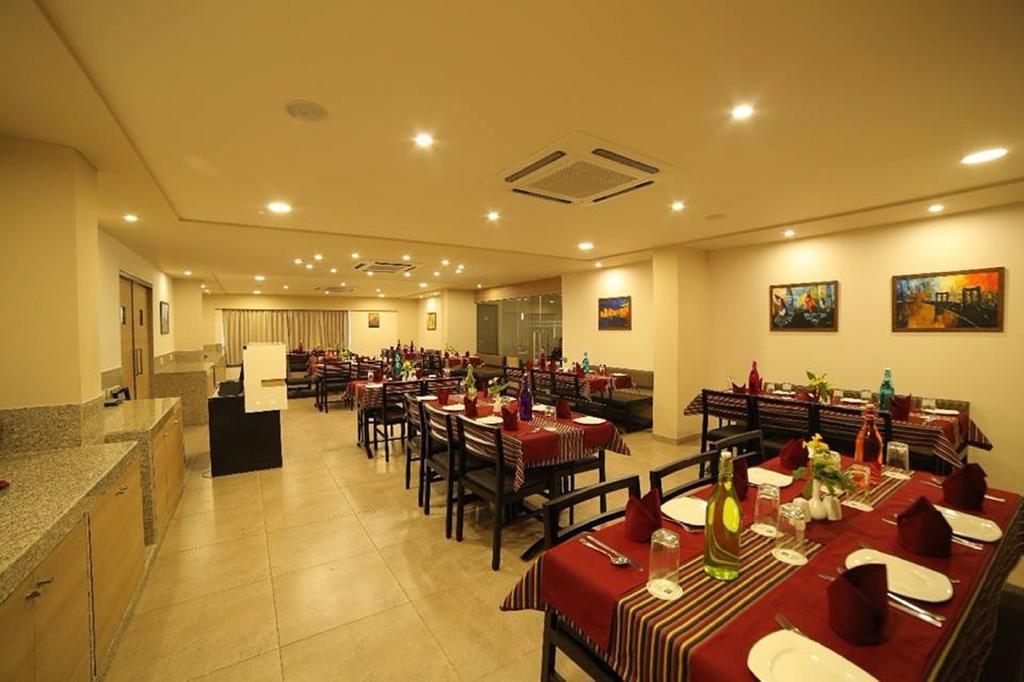 The Basil Park Hotel Bhavnagar Eksteriør billede