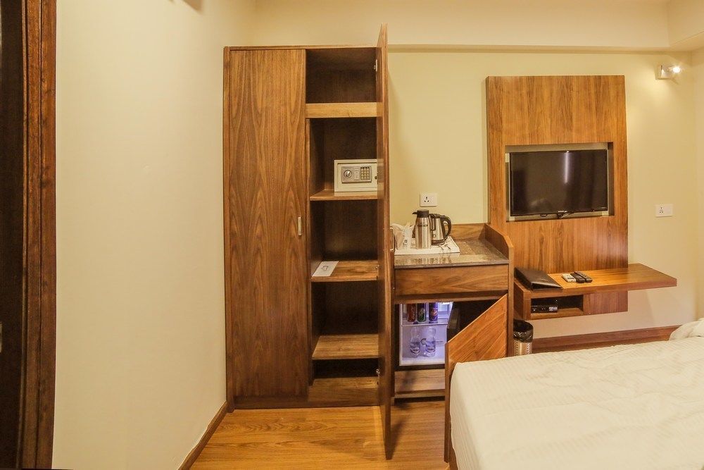 The Basil Park Hotel Bhavnagar Eksteriør billede