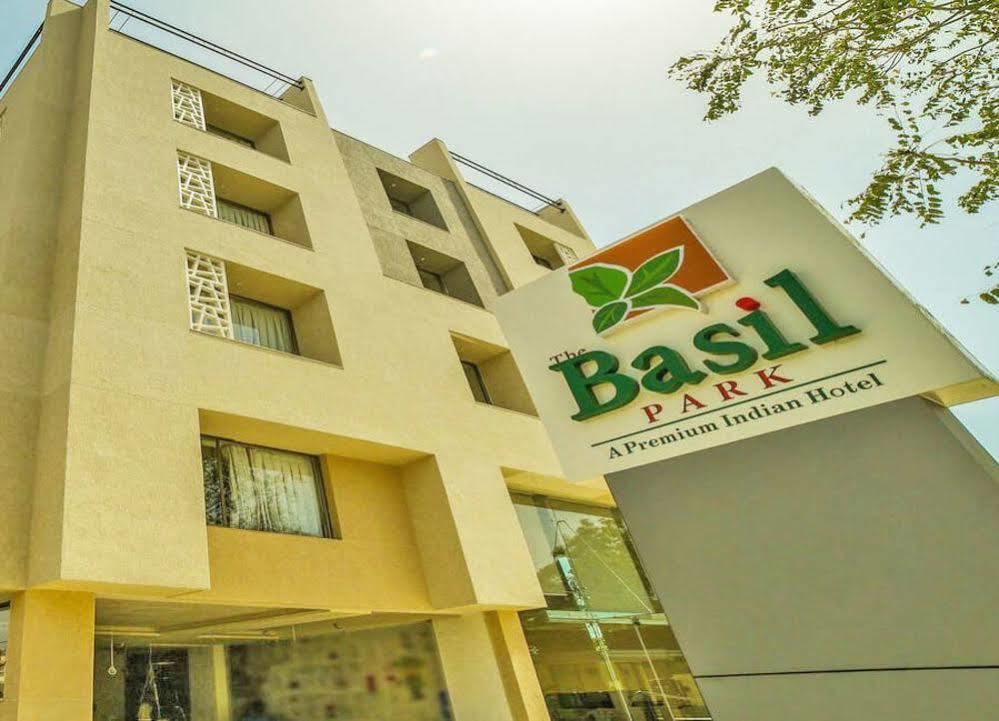 The Basil Park Hotel Bhavnagar Eksteriør billede